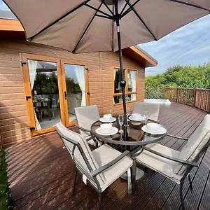  Lodge Buttercup With Hot Tub United Kingdom